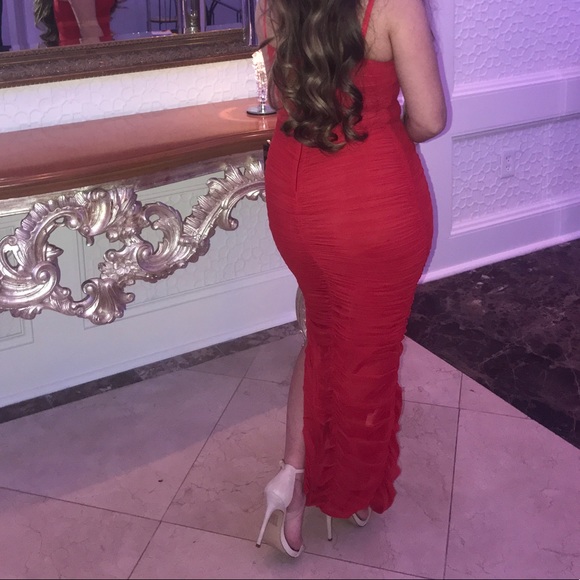 Red fitted dress - Picture 3 of 3